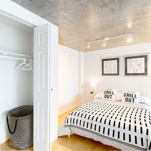 EQ3 black & white throw